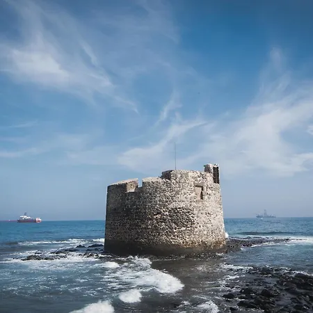 Flatguest - Castle Sea View Apartment *