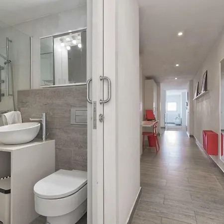 Flatguest - Castle Sea View Apartment *