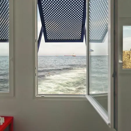 Marina Oceanfront House Apartment *