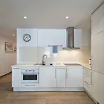 Marina Oceanfront House Daire