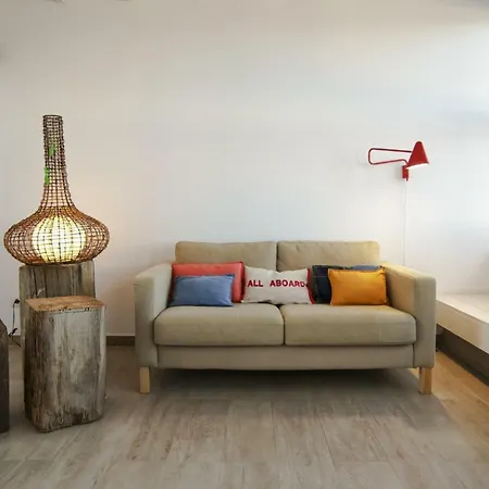 Marina Oceanfront House Апартаменты *