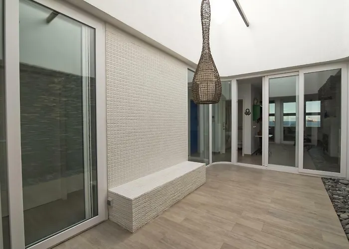 Marina Oceanfront House Apartament *